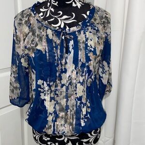 Express sheer elastic bottom 3/4 sleeve blouse